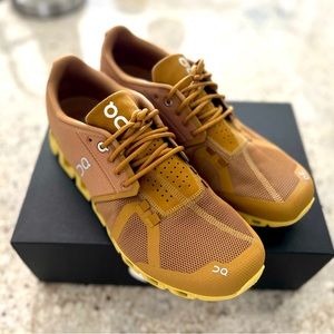 On running cloud monochromatic tênis shoes